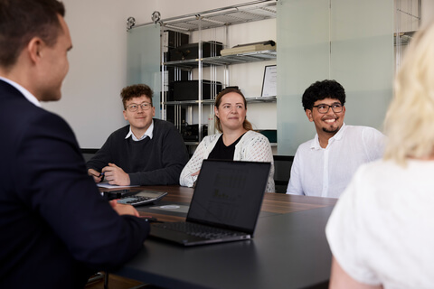 Menschen haben ein Meeting